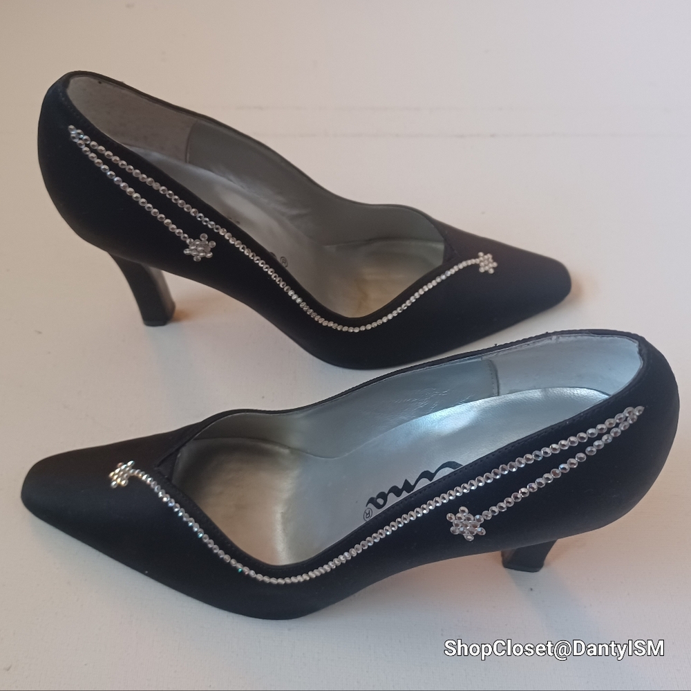 Elegant Black Heels with Rhinestone Detailing - Picture 3 of 16